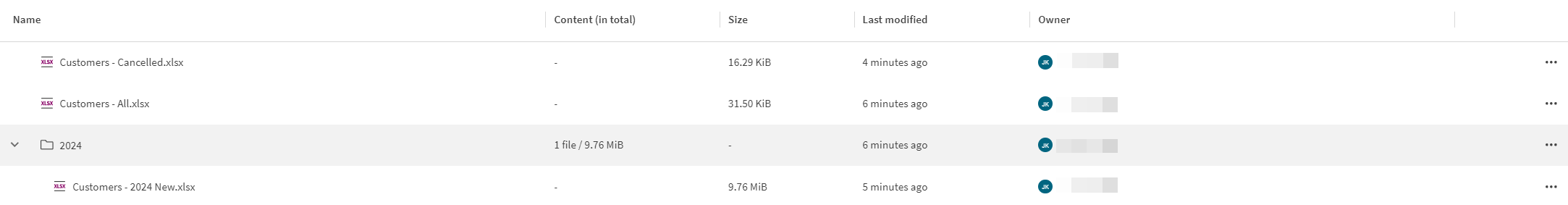 Tabella nell'interfaccia "File di dati", che visualizza tutti i file di dati e le cartelle contenuti nel percorso attualmente selezionato nello spazio