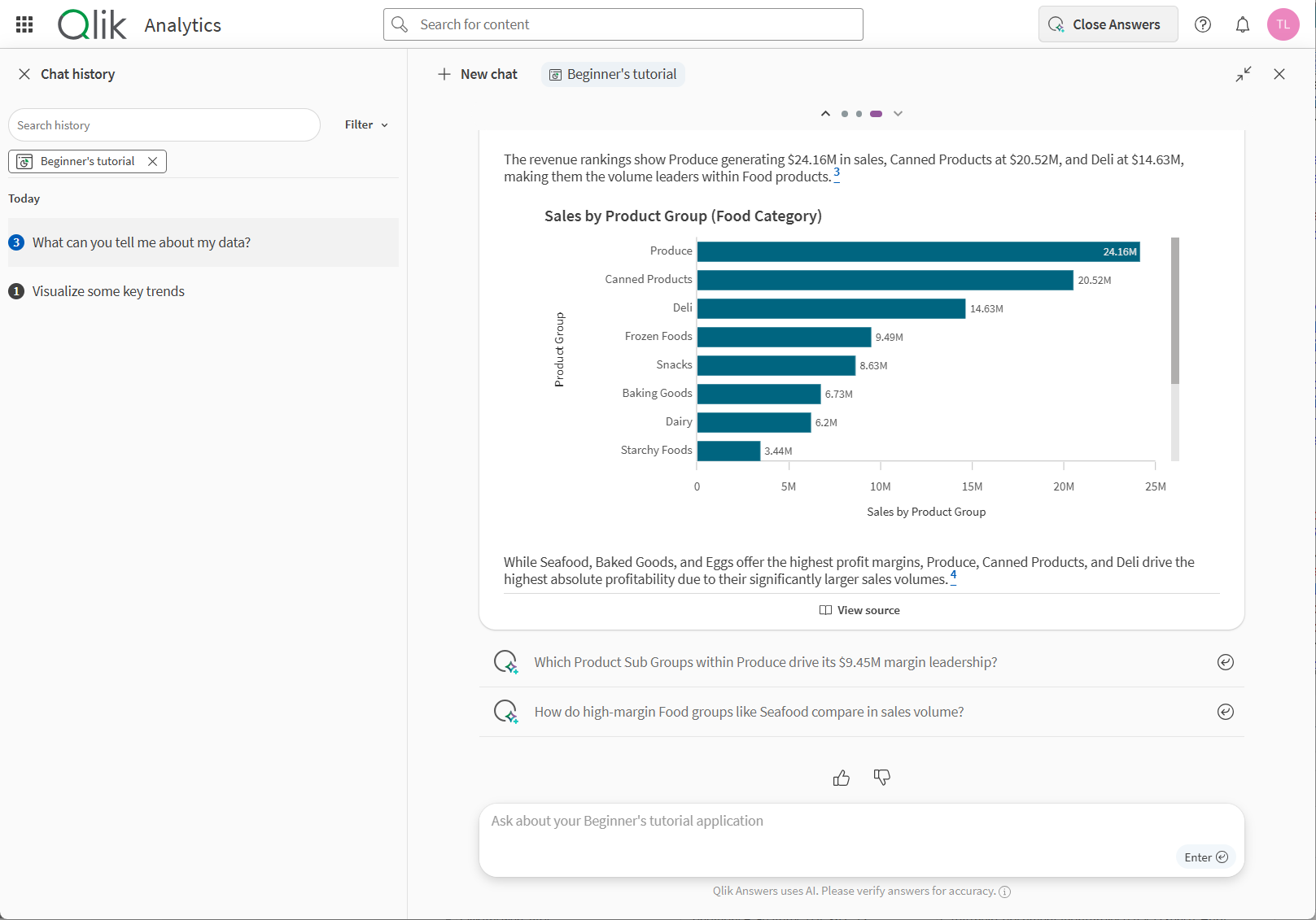 Нажмите для просмотра в полном размере Qlik Answers в полноэкранном режиме с отображением панели истории, основной области чата и кнопки закрытия на верхней панели