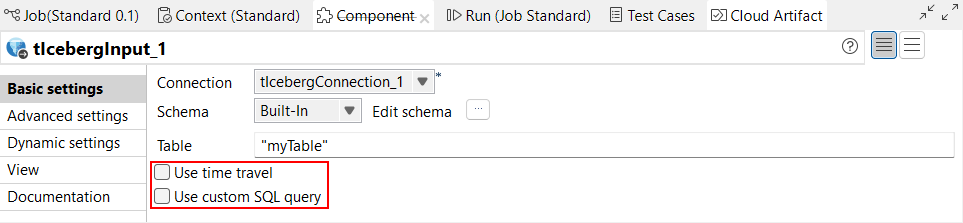Vue Basic settings (Paramètres simples) du composant tIcebergInput affichant les nouveaux paramètres de voyage dans le temps et les requêtes SQL dans les Jobs Standards.