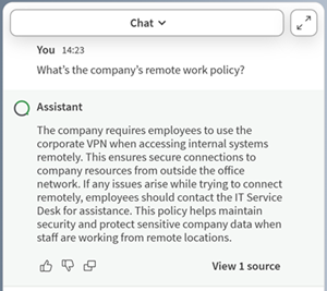 "What’s the company’s remote work policy?" (会社のリモートワークポリシーは何か?)という質問に回答する、Qlik Cloudのアシスタント。