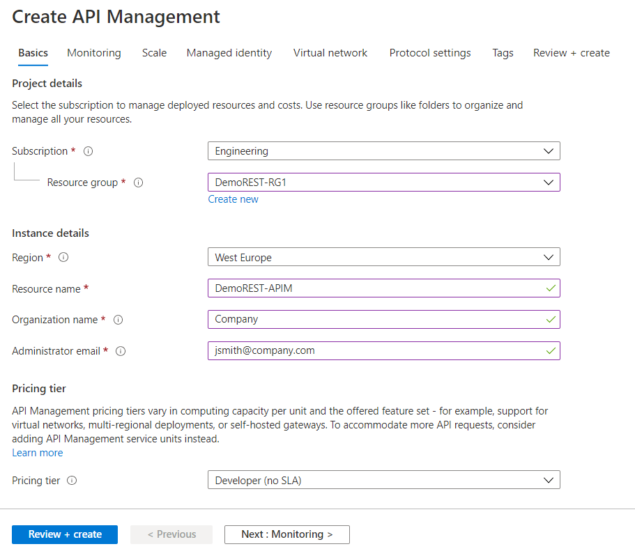 [Create API Management] (API Managementを作成)設定の[Basics] (基本操作)タブ。